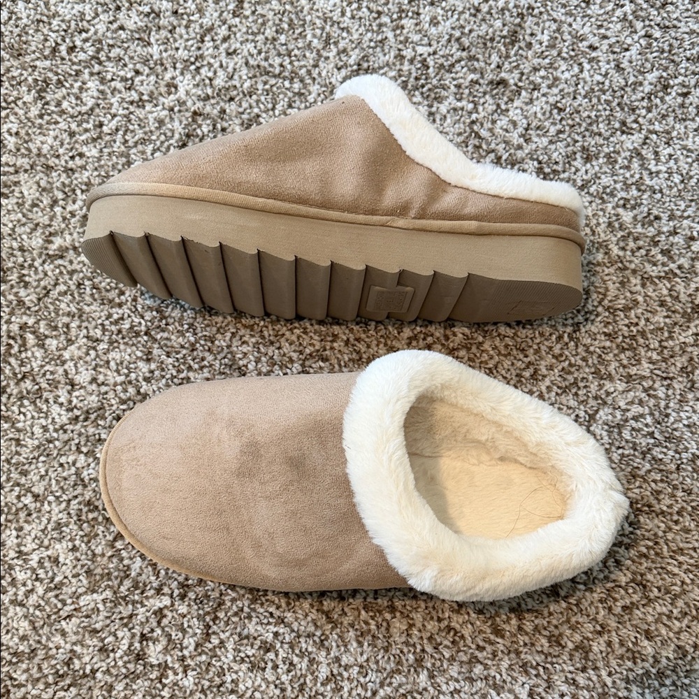 🌿 Women's Tan Faux Fur Slippers
